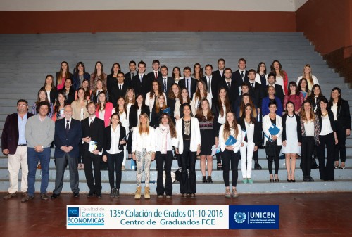 Foto grupal 135º Colación de Grado 